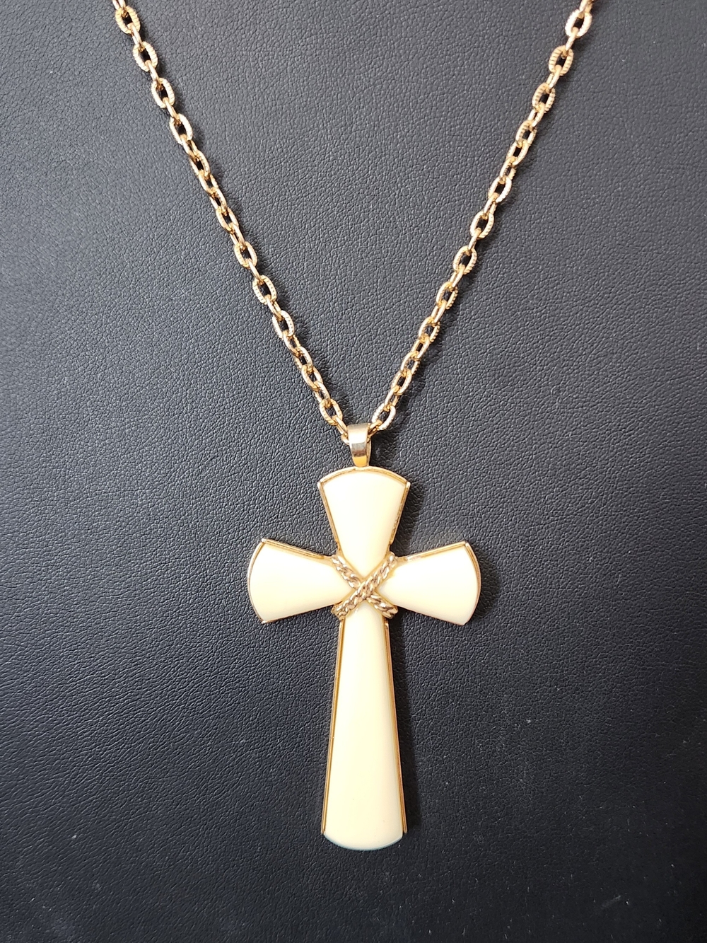 Vintage 1975 Avon Juliet Cross Ivory-colored Necklace With Goldtone Chain